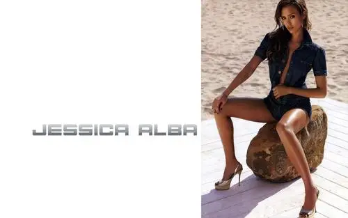 Jessica Alba White T-Shirt - idPoster.com