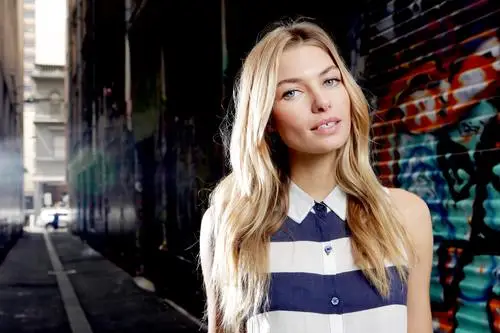 Jessica Hart Jigsaw Puzzle picture 637401