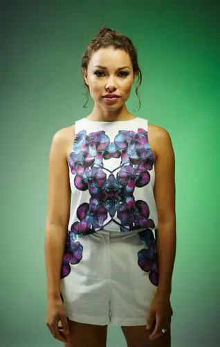Jessica Parker Kennedy Jigsaw Puzzle picture 637648