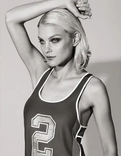 Jessica Stam Jigsaw Puzzle picture 661243