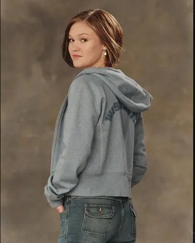 Julia Stiles Men's Colored  Long Sleeve T-Shirt - idPoster.com