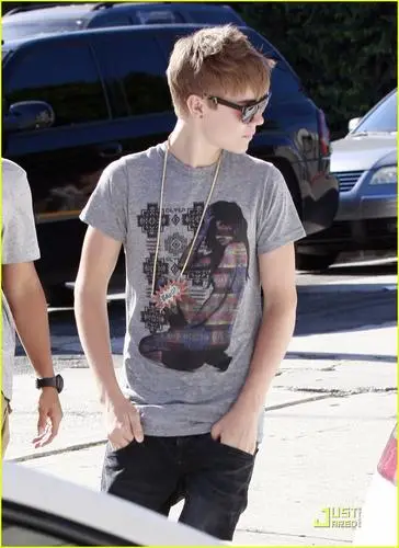 Justin Bieber White T-Shirt - idPoster.com