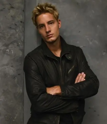 Justin Hartley Wall Poster picture 479188
