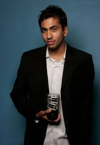 Kal Penn Wall Poster picture 499171