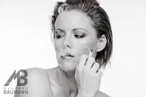 Kathleen Robertson Protected Face mask - idPoster.com