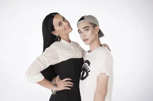 Katy Perry White T-Shirt - idPoster.com