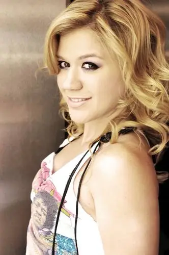 Kelly Clarkson Jigsaw Puzzle picture 12079