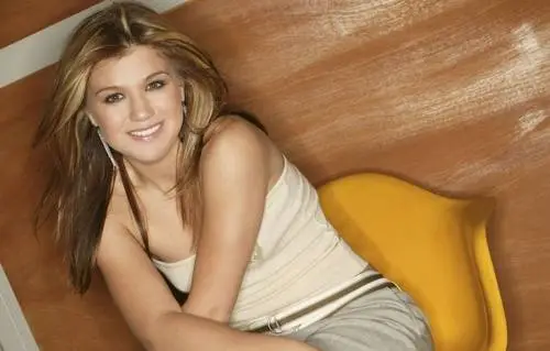 Kelly Clarkson Wall Poster picture 364112