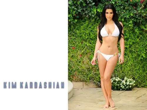 Kim Kardashian White T-Shirt - idPoster.com