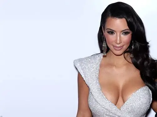 Kim Kardashian Women's Colored T-Shirt - idPoster.com