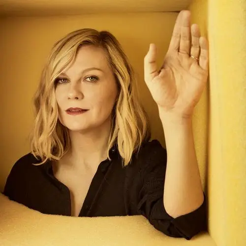 Kirsten Dunst Wall Poster picture 1023222