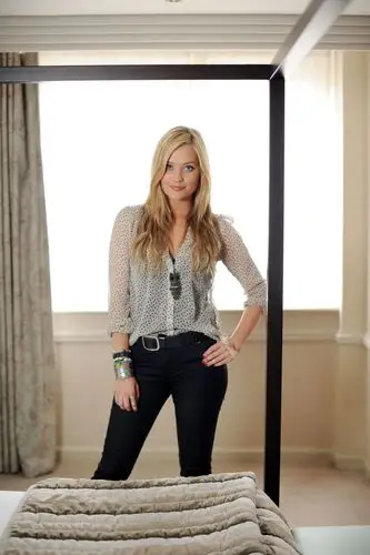 Laura Whitmore Jigsaw Puzzle picture 731918
