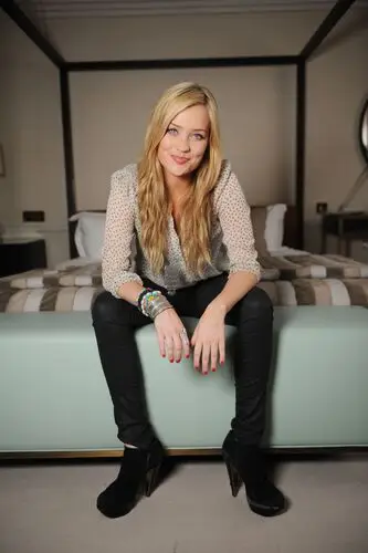 Laura Whitmore Jigsaw Puzzle picture 731928