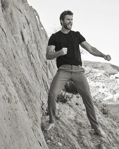 Liam Hemsworth Wall Poster picture 15763