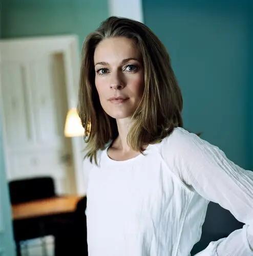 Lisa Martinek Women's Colored  Long Sleeve T-Shirt - idPoster.com