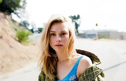 Lucy Fry White T-Shirt - idPoster.com