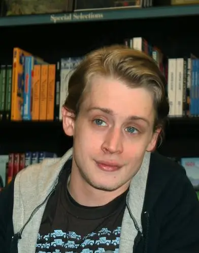Macaulay Culkin Wall Poster picture 895996