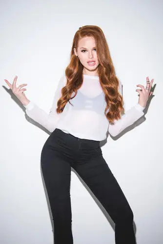 Madelaine Petsch Computer MousePad picture 691631