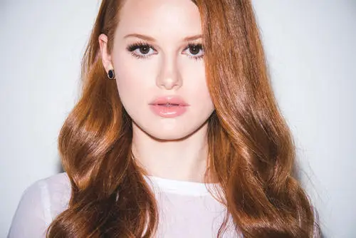 Madelaine Petsch Computer MousePad picture 691633
