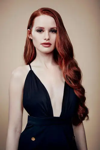 Madelaine Petsch Computer MousePad picture 770113