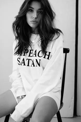 Madison Beer Women's Colored  Long Sleeve T-Shirt - idPoster.com