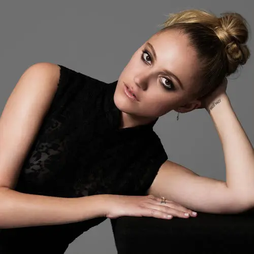 Maika Monroe Wall Poster picture 473581