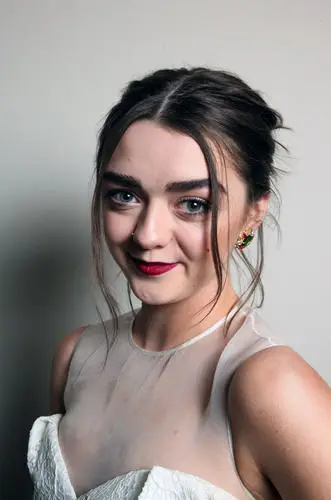 Maisie Williams Computer MousePad picture 473640