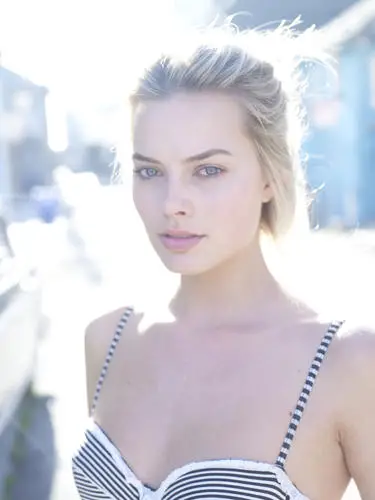 Margot Robbie Protected Face mask - idPoster.com