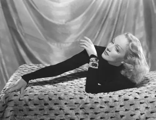 Marlene Dietrich Men's Colored  Long Sleeve T-Shirt - idPoster.com