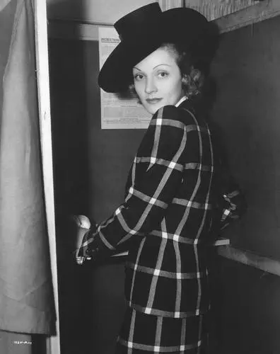 Marlene Dietrich Women's Colored Tank-Top - idPoster.com
