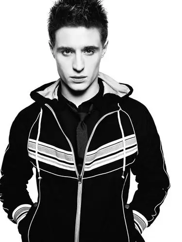 Max Irons Computer MousePad picture 314284