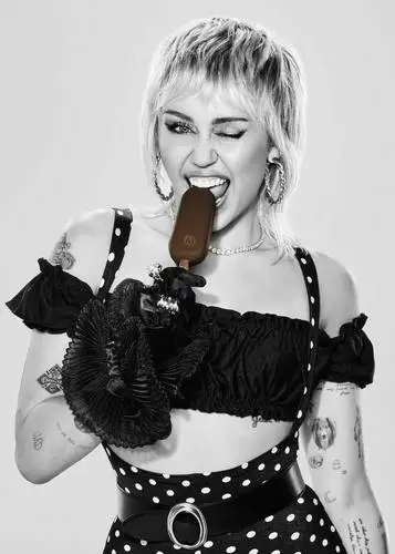 Miley Cyrus Wall Poster picture 1037954