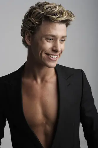 Mitch Hewer Protected Face mask - idPoster.com