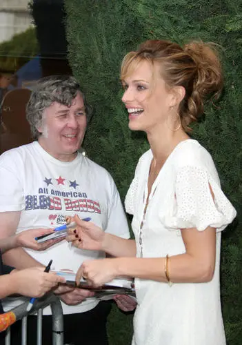Molly Sims White T-Shirt - idPoster.com
