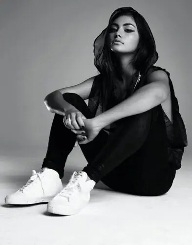 Phoebe Tonkin Wall Poster picture 690413