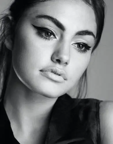 Phoebe Tonkin Wall Poster picture 690414