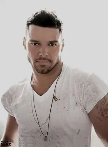 Ricky Martin Men's Colored  Long Sleeve T-Shirt - idPoster.com