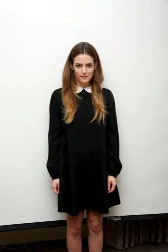 Riley Keough Women's Colored  Long Sleeve T-Shirt - idPoster.com