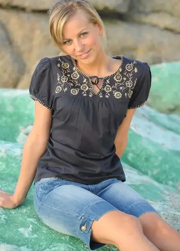 Romina Becks Women's Colored  Long Sleeve T-Shirt - idPoster.com
