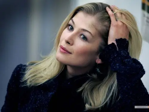 Rosamund Pike Computer MousePad picture 17889