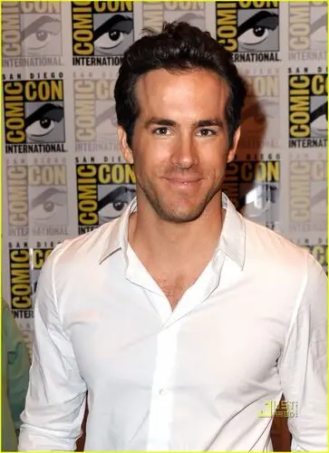 Ryan Reynolds Men's Colored T-Shirt - idPoster.com