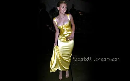 Scarlett Johansson White T-Shirt - idPoster.com