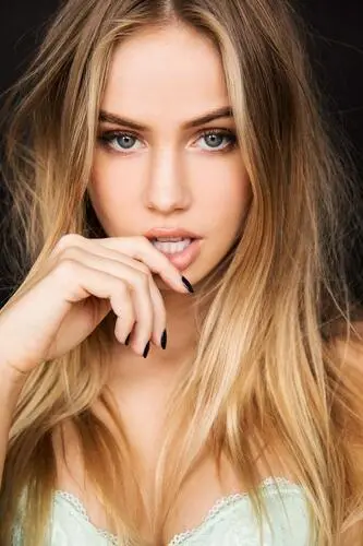 Scarlett Leithold Wall Poster picture 874822