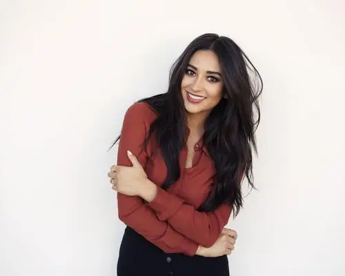 Shay Mitchell Computer MousePad picture 552772