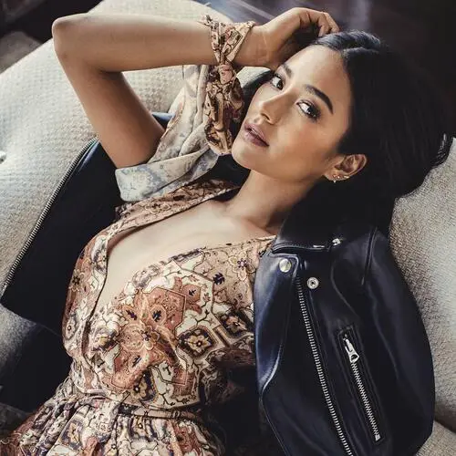 Shay Mitchell Jigsaw Puzzle picture 552777