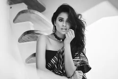 Shay Mitchell Jigsaw Puzzle picture 695140