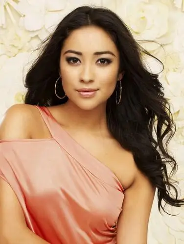Shay Mitchell Jigsaw Puzzle picture 83556