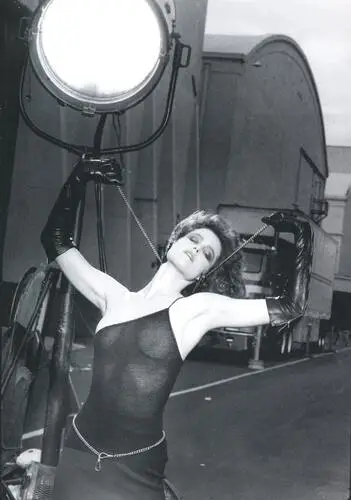 Sigourney Weaver White Tank-Top - idPoster.com