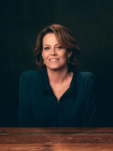 Sigourney Weaver Wall Poster picture 808496