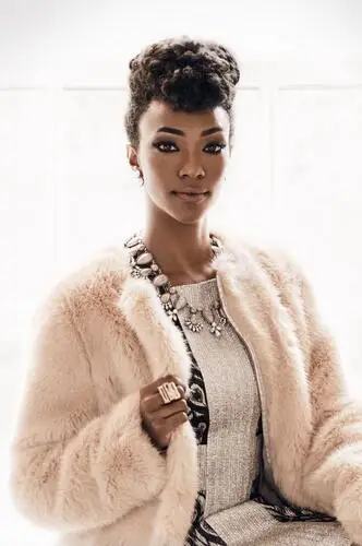 Sonequa Martin-Green Wall Poster picture 526186